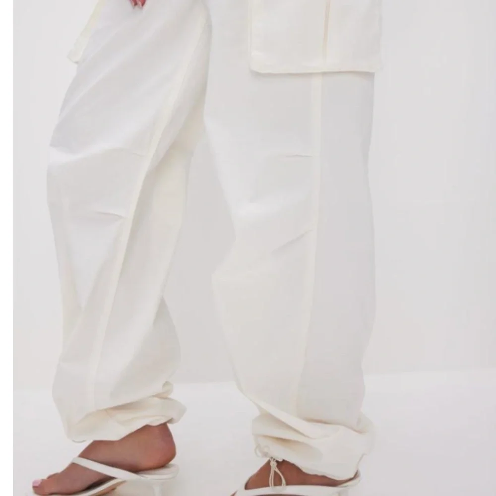 Good American Baggy Cargo Pants in Cloud White sz 6 NWT - Picture 2 of 8